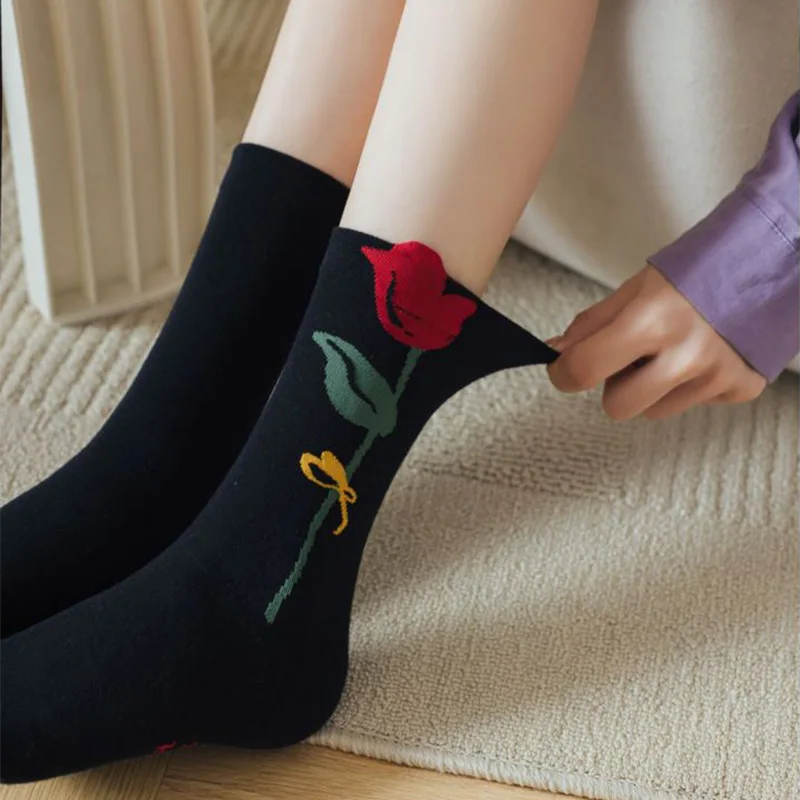 4 Pair Harajuku Fashion Cotton Socks Set Women Vintage Flowers Long Winter Socks Cute Funny Street Style Skateboard Leg Warmers