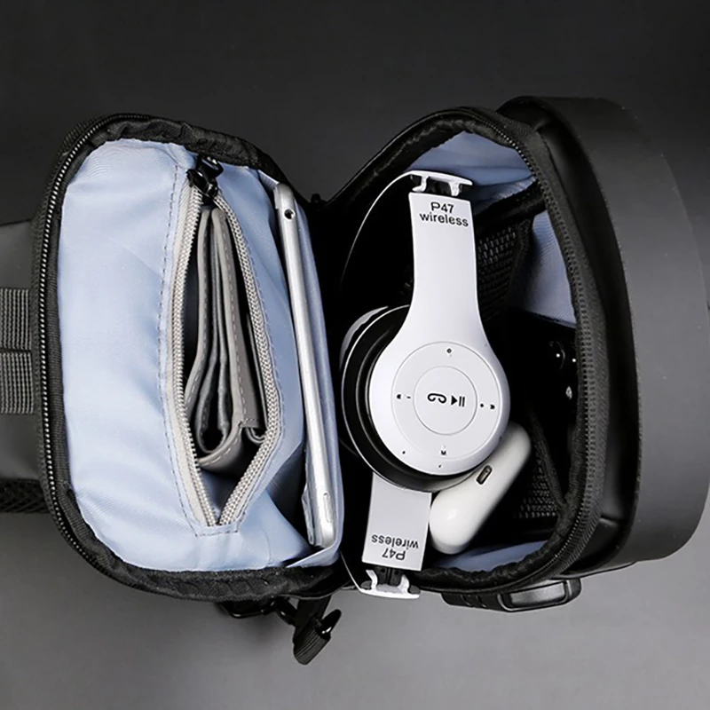 Waterproof Casual Chest Bag Men Multifunction Anti-theft USB Charging Men Crossbody Bag Patent Leather Travel Chest Bag Pack Mal