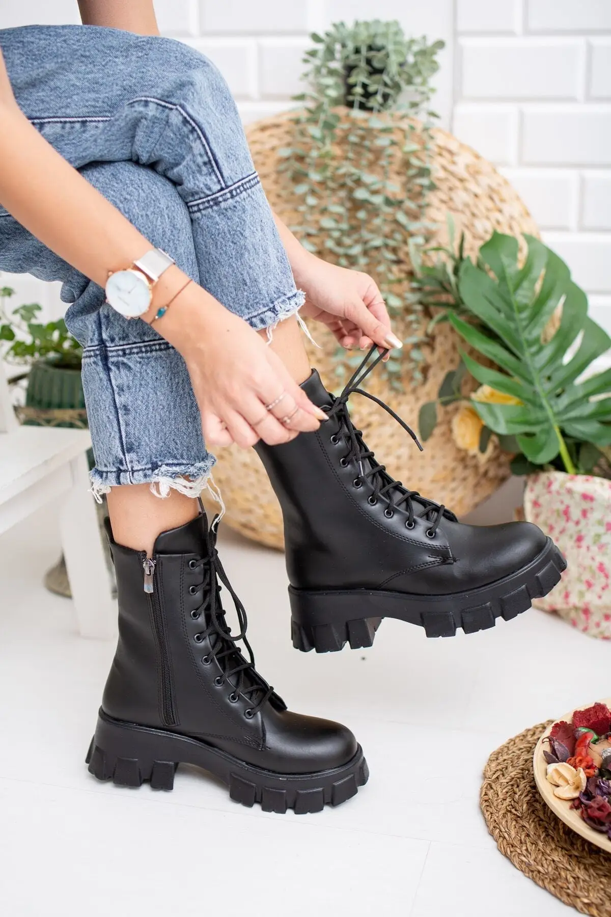 

Черные кожаные женские ботинки