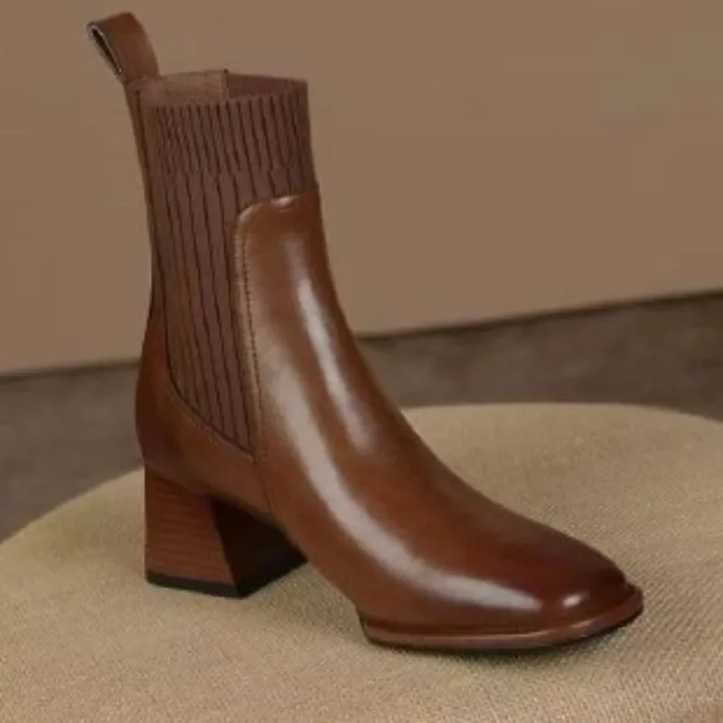 Женские ботинки на толстом каблуке коричневые универсальные высоком с