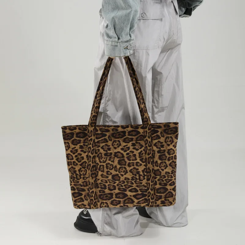 Большая вместительная модная сумка на плечо с леопардовым принтом женская новая