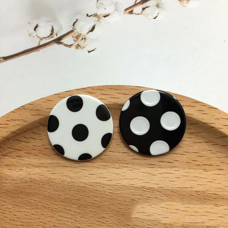 

Newest Fashion Black White Round Polka Dots Style Geometry Jewelry Patch Sticker Ornament Accessories 40pcs 22mm Beading DIY