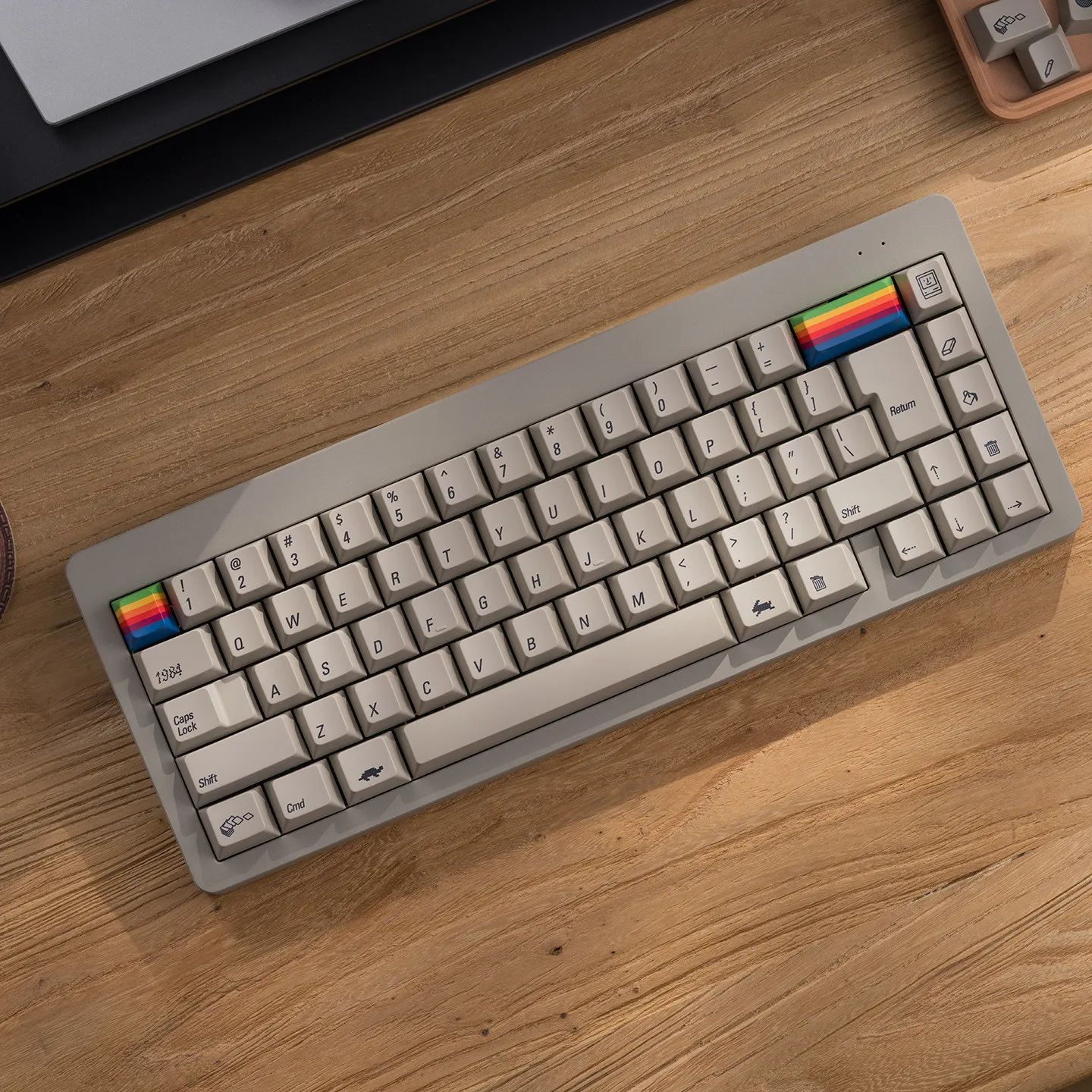 Фото Клавишные колпачки PBTfans 1984 Vintage Grey для ПК, с иллюстративной термосублимацией, PBT-клавишные колпачки с возможностью кастомизации, аксессуары для ПК с эффектом стеклянных бусин №3