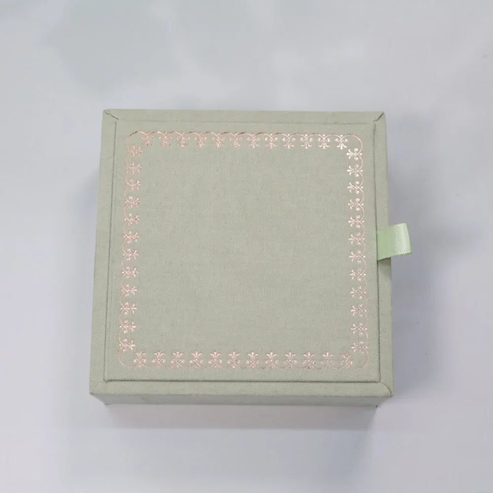 

Деревянная шкатулка для украшений мятно-зелёная