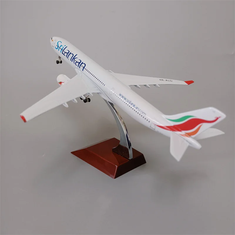 Модель самолета с колесами и посадочным шасси, 20 см