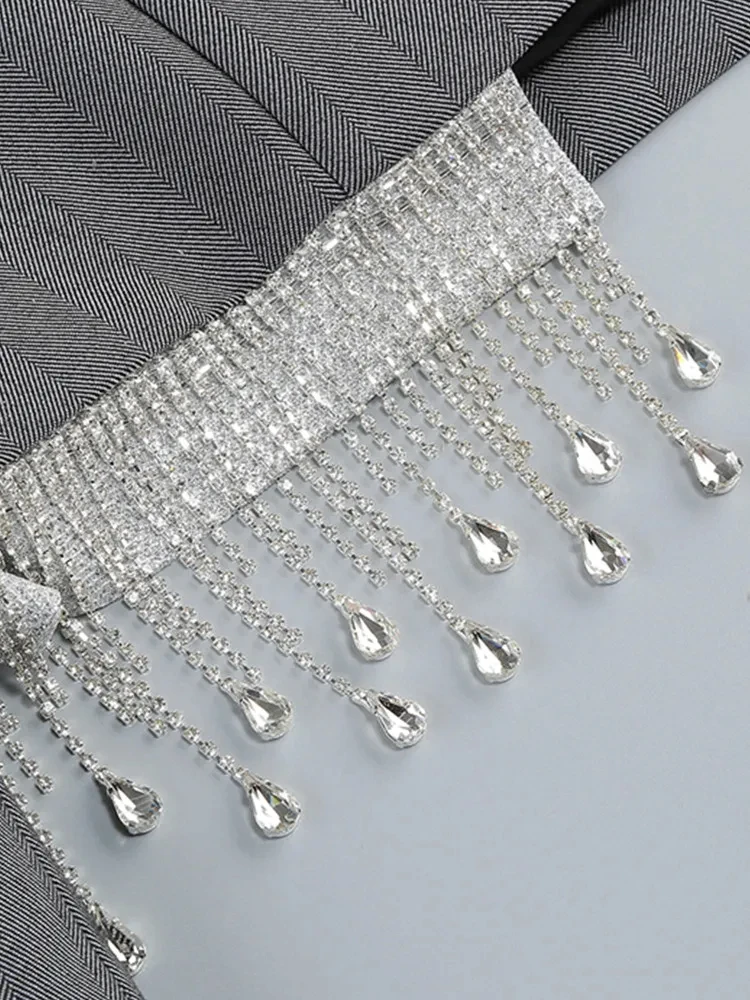 Женское платье-мини с длинным рукавом и кристаллами