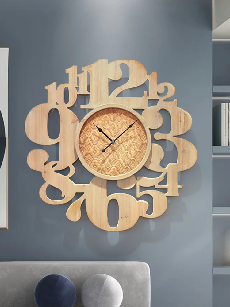 Детская комната с уникальными деревянными декоративными настенными часами для