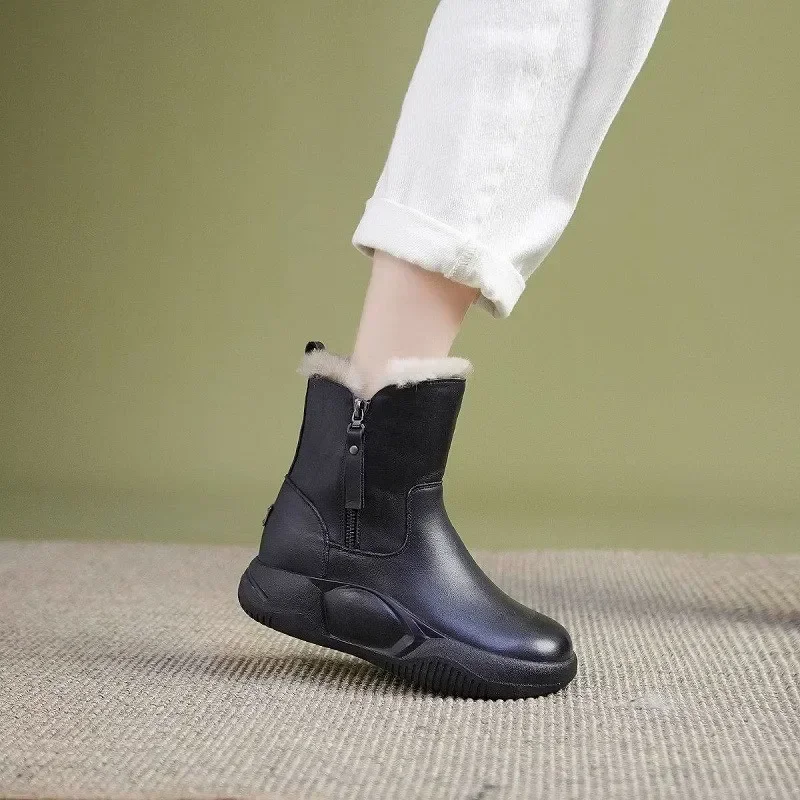 Зимние женские утепленные бархатные ботинки на платформе с боковой молнией