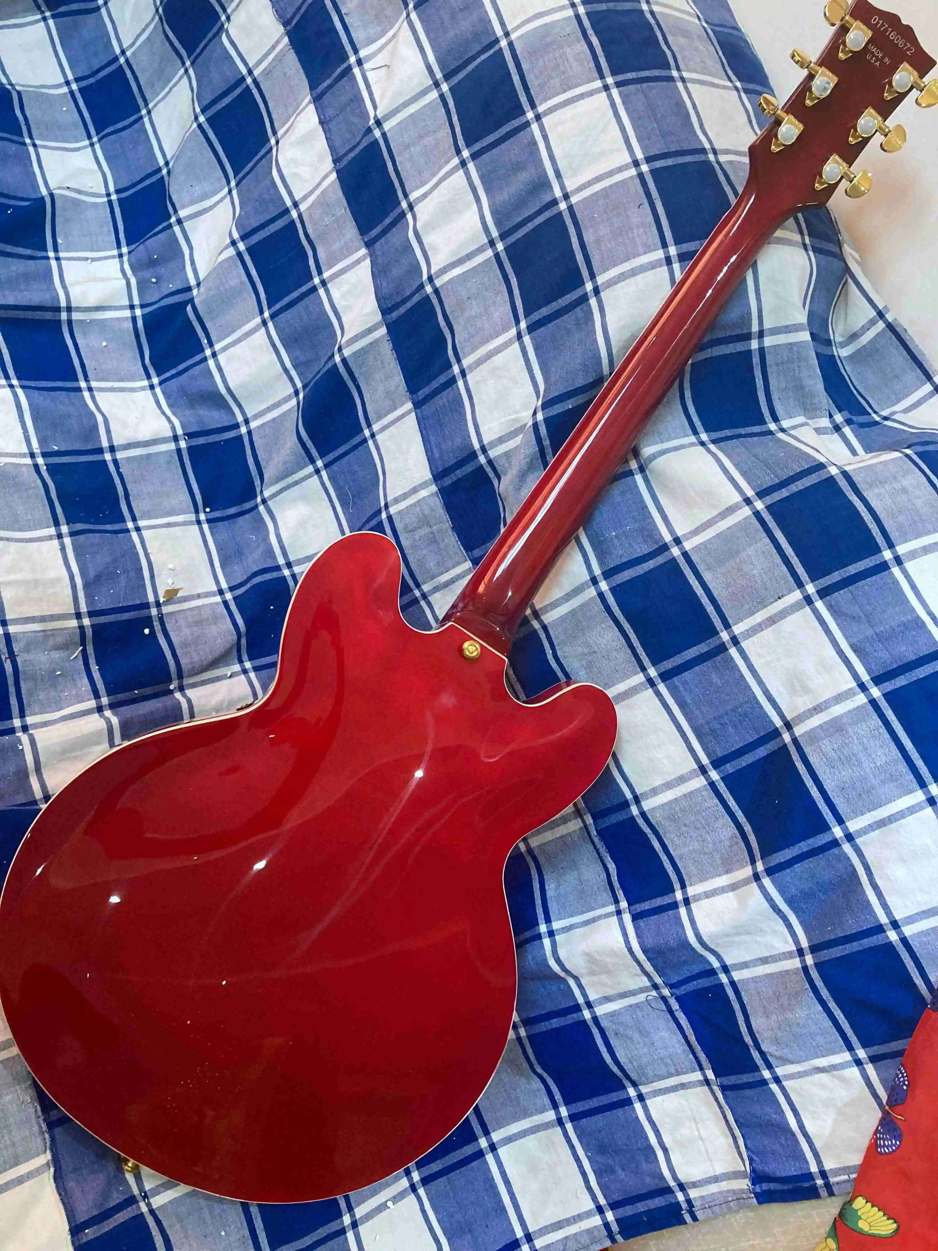 Пользовательский магазин тигровый клен Топ 335 КРАСНАЯ ОТДЕЛКА полый корпус