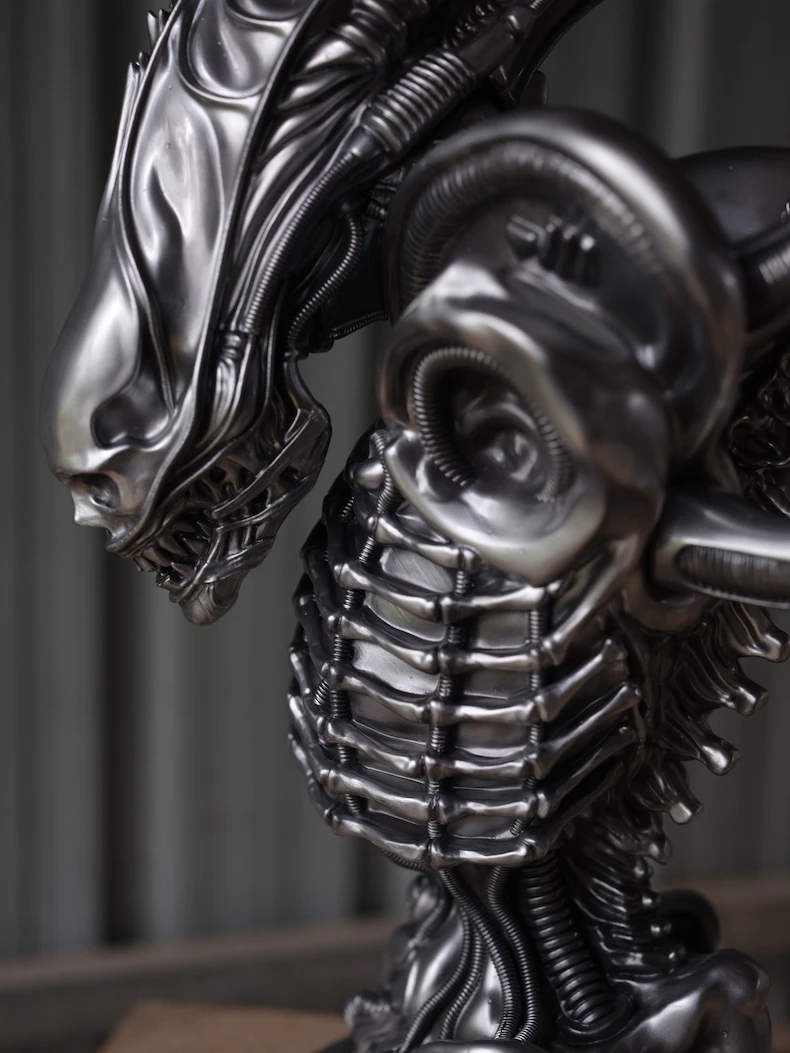 

ALIEN Figurines Miniatures model Iron and blood AVP 1:2 shaped bust ALIEN medium ornaments desk decoration