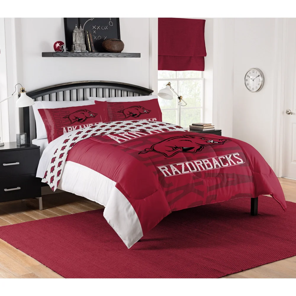 

Arkansas Razorbacks The OIMG Full/Queen Printed Comforter Set - Cardinal