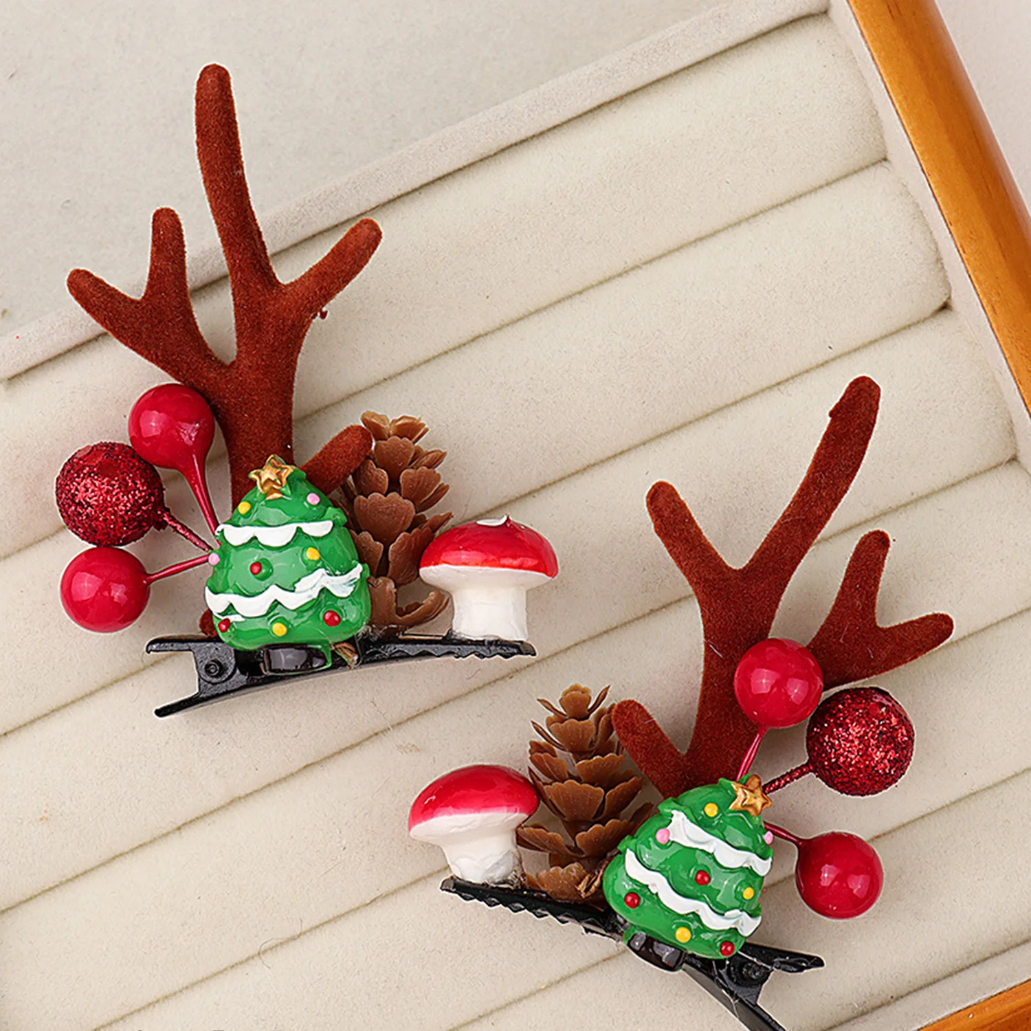 Рисунок 4 - заколки для волос с изображением