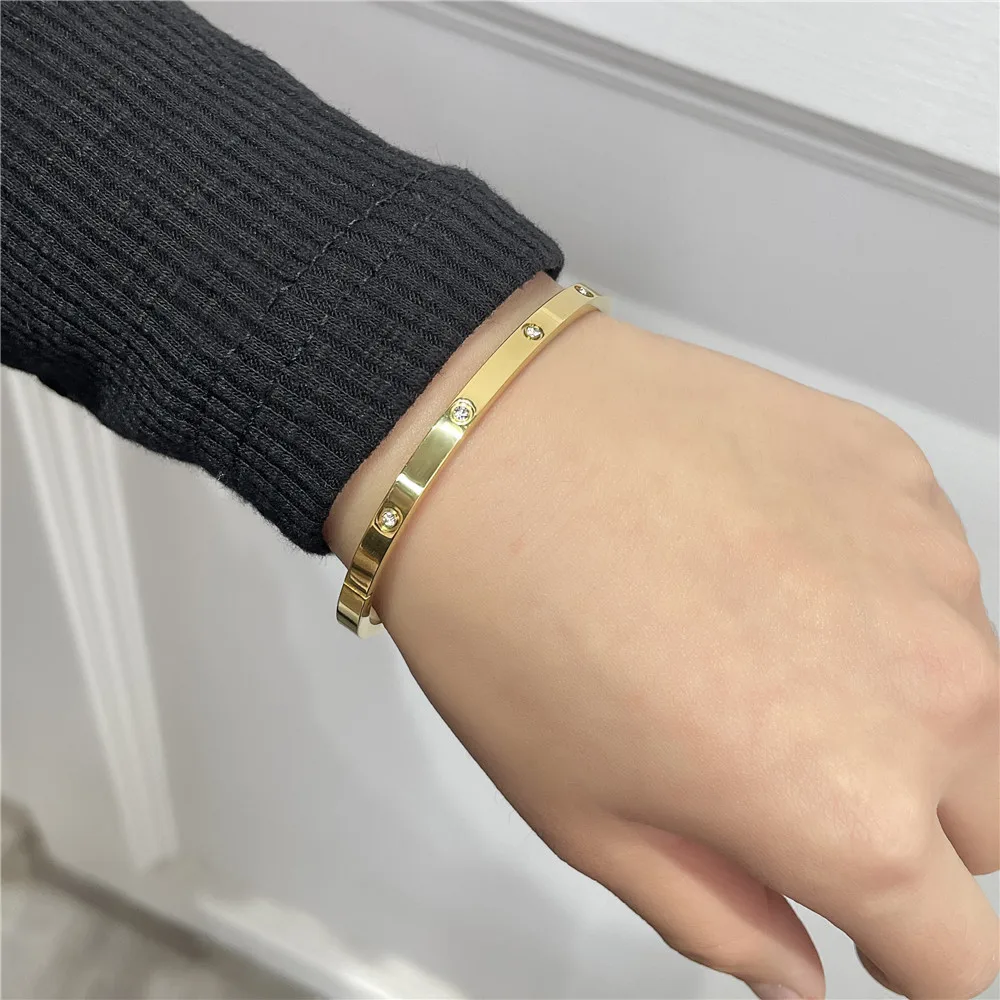 Браслет из нержавеющей стали с фианитами шириной 4-6 мм