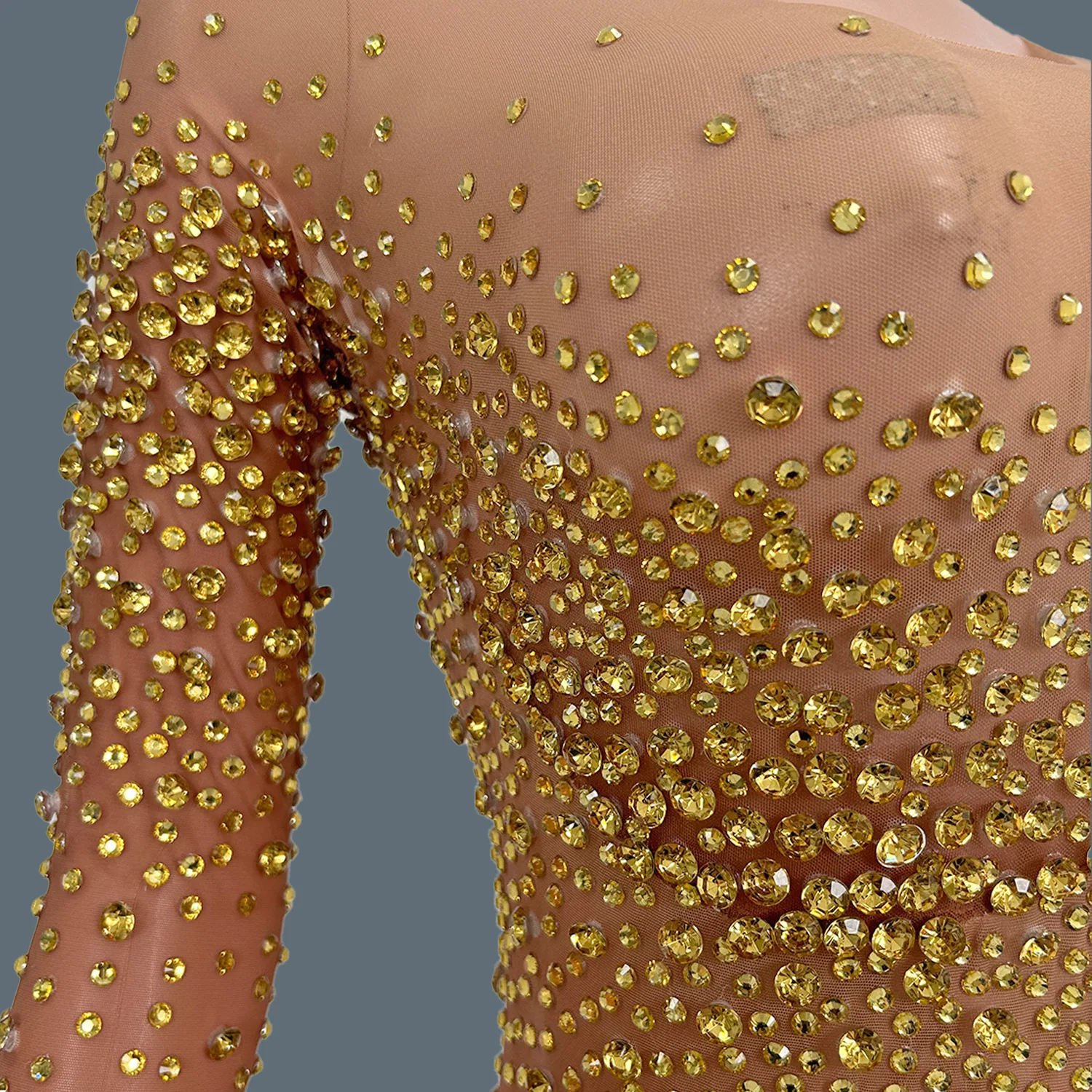 Блестящий комбинезон со стразами