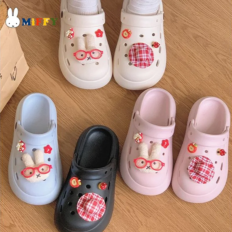 Фото Милые женские тапочки-сабо Miffy с кроликом, мультяшные, с толстой подошвой, нескользящие, с закрытым носком, пляжные, подарок на день рождения №3
