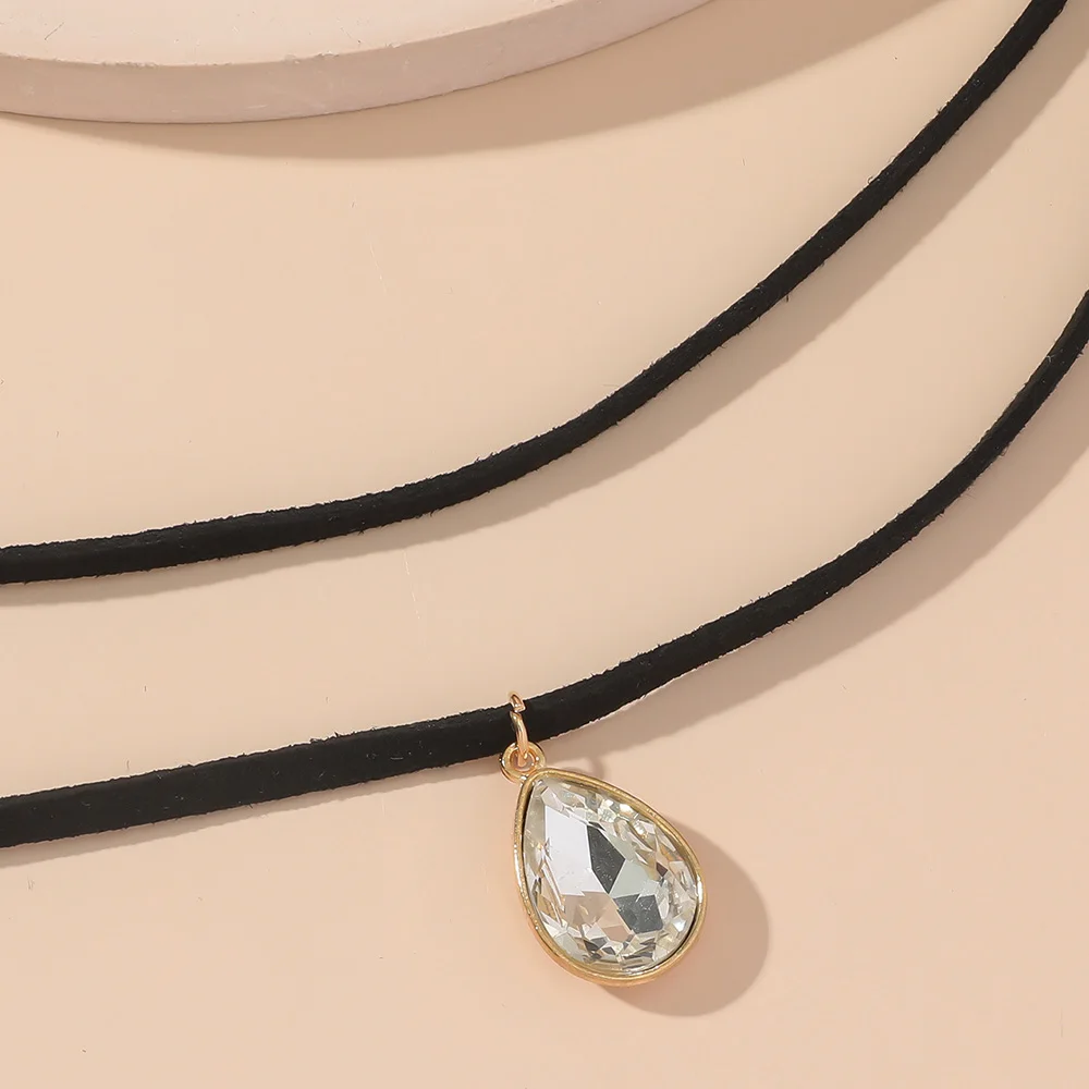 Бархатный чокер для женщин