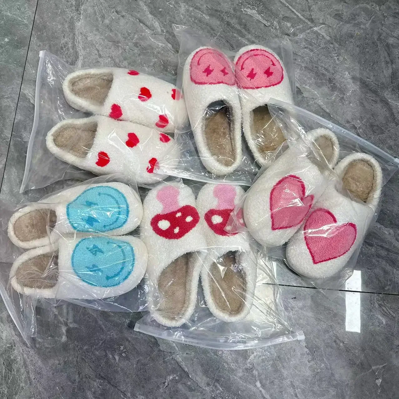 Тапочки пушистые с сердечками домашняя хлопковая обувь подарок на день матери