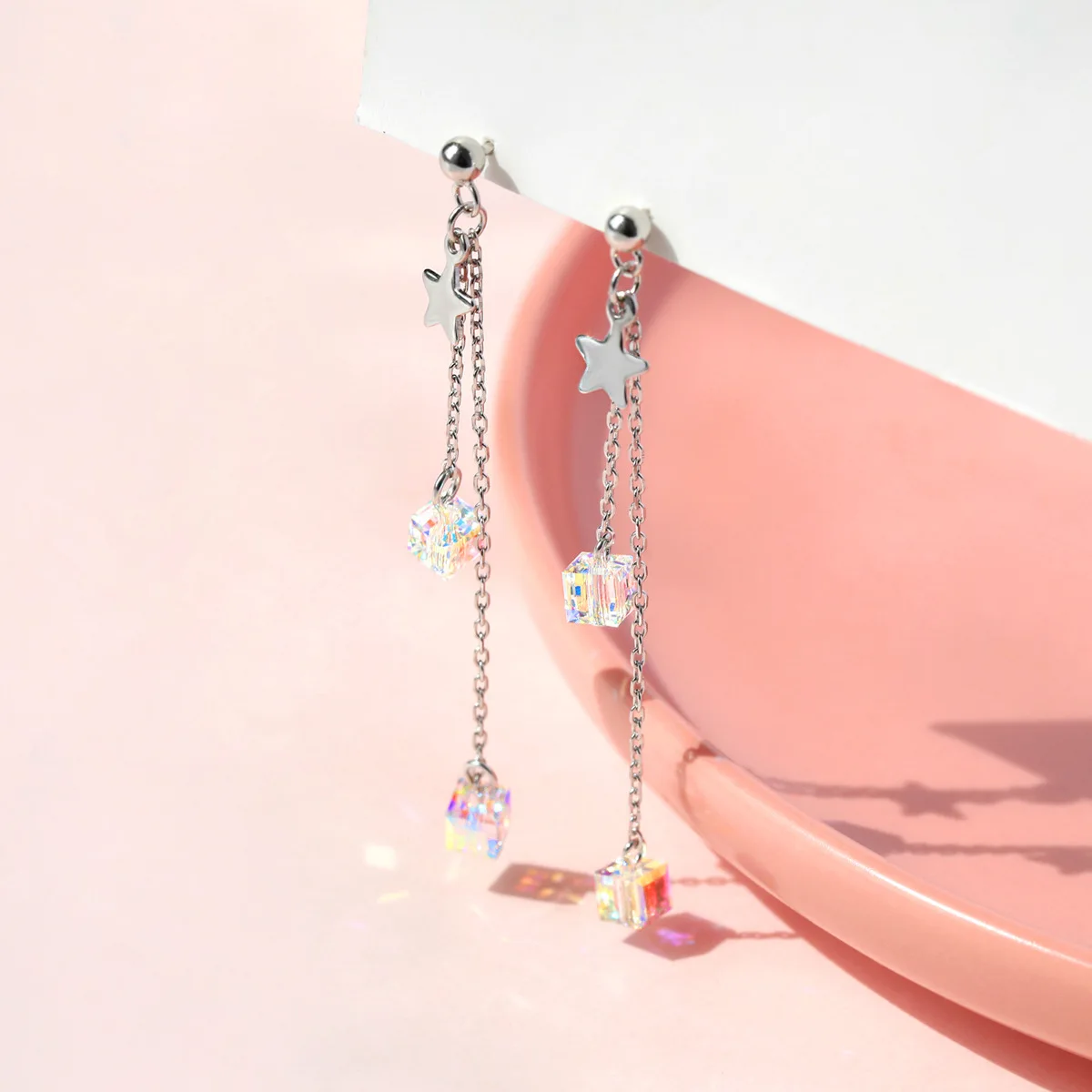 Милые элегантные висячие серьги-подвески в виде сахарного Куба со звездами и