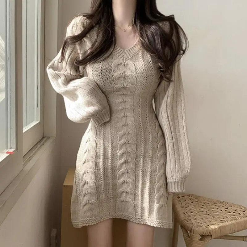 2022 autumn women's chic gentle temperament V-neck hemp pattern design slim long sleeve A-shaped knitting dress