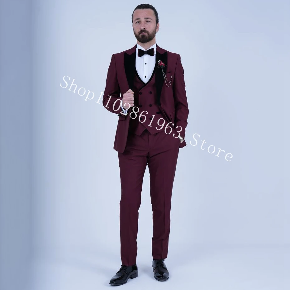 Рисунок 4 - Костюм мужской бордовый из трех предметов