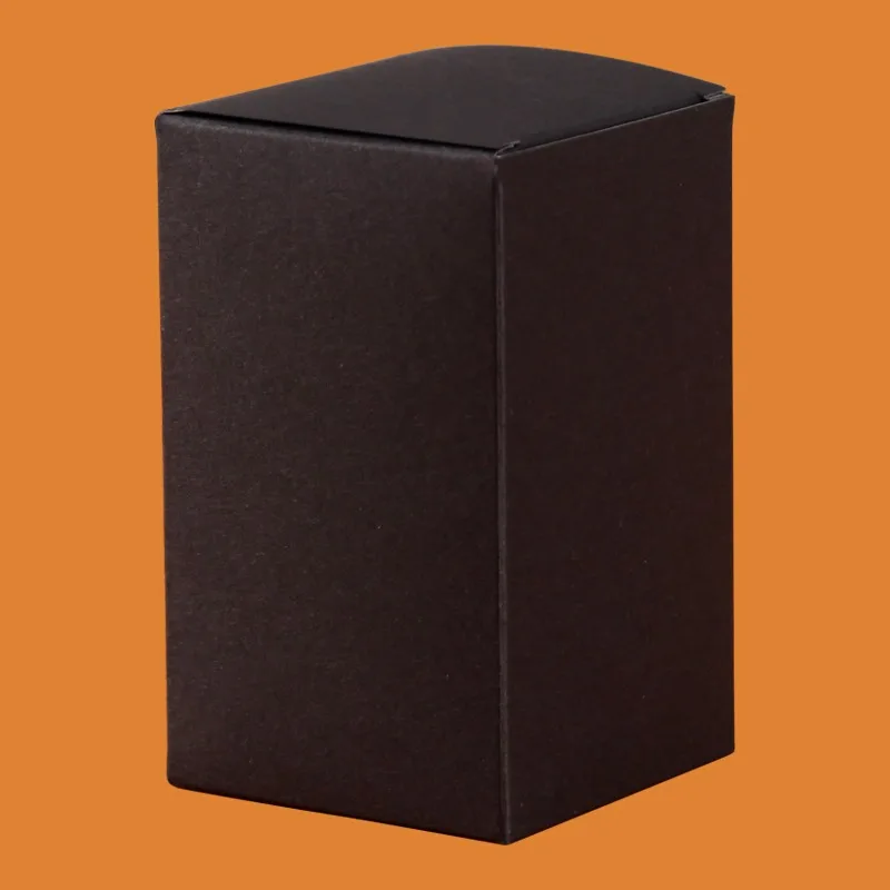 

Картонные подарочные коробки черного цвета