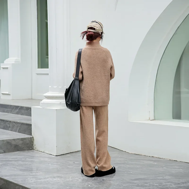 Осенне-зимний стильный свитер-поло с высоким воротом подходящий комплект