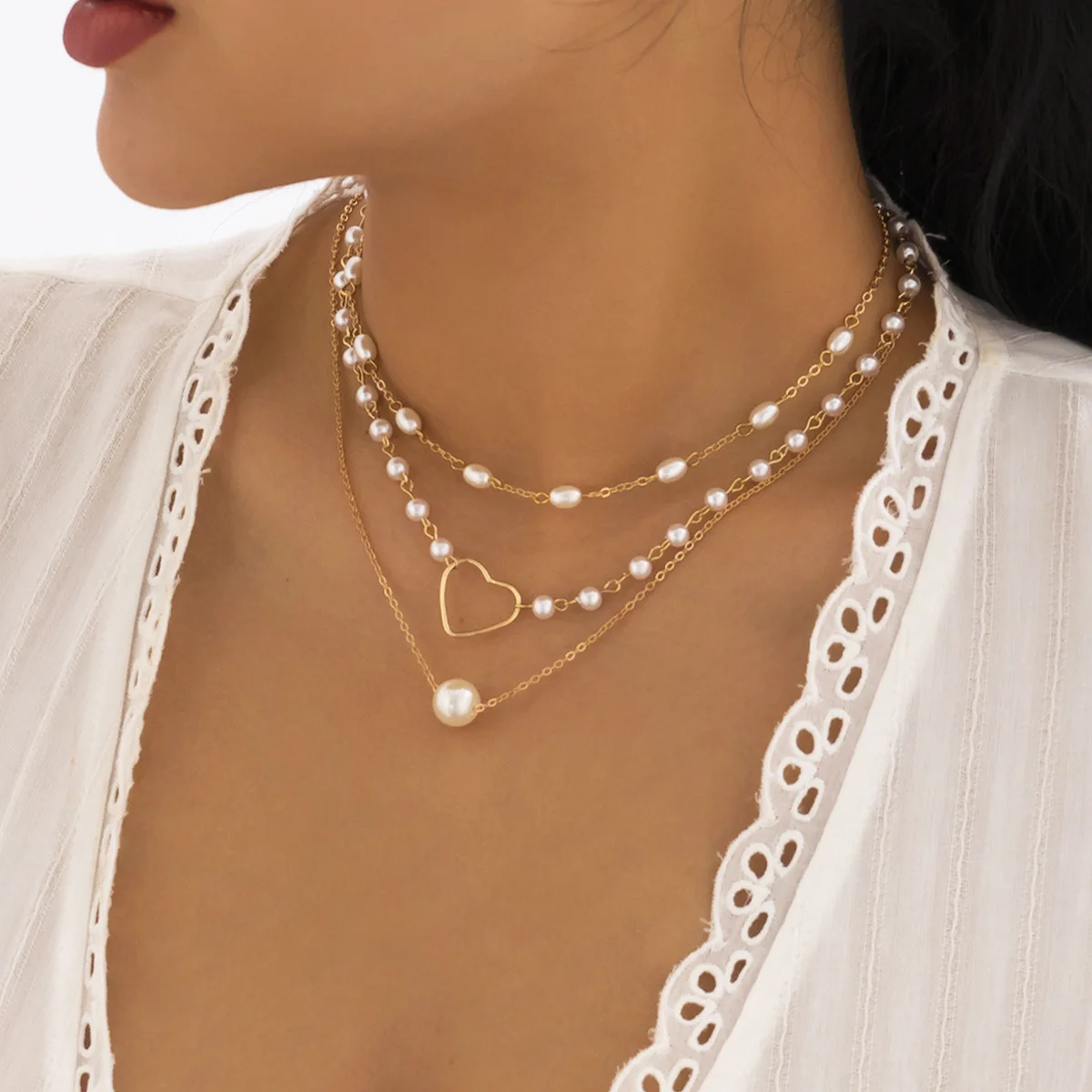 Accessories: Versatile geometric bead chain, stacked necklace, niche imitation pearl openwork love necklace