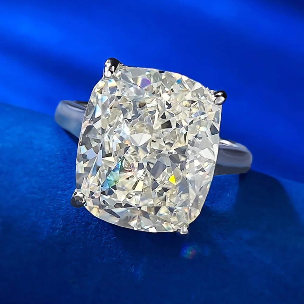 Женское кольцо из серебра 925 пробы с бриллиантами 6 карат 12 х14 мм