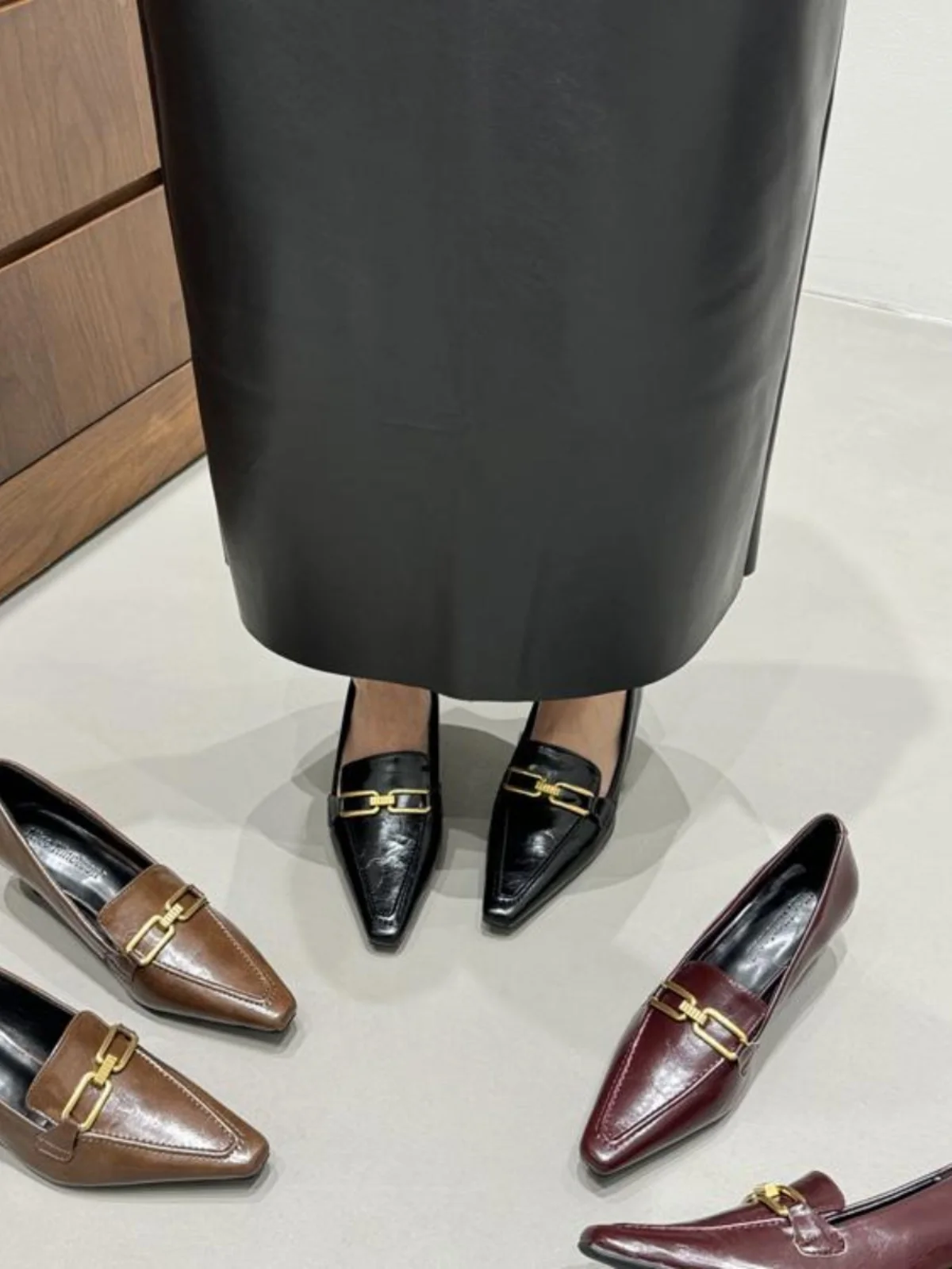 Женская обувь удобная и элегантная женская с острым носком универсальные лоферы