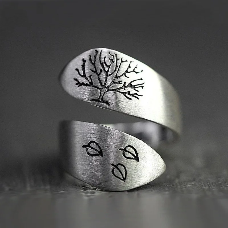 

Fashion Retro Hand Carved Three Leaf Wound Life Tree Opening Ring 2021 Pop Anniversary Gift Adjustable Women's Jewelry