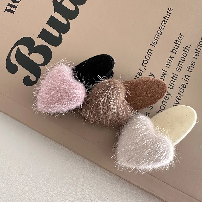 

1PCS Autumn Winter Plush Solid Color Heart Love Hair Clips For Girl Woman Cute Elegant Designer Hairpin Fashion Accessories