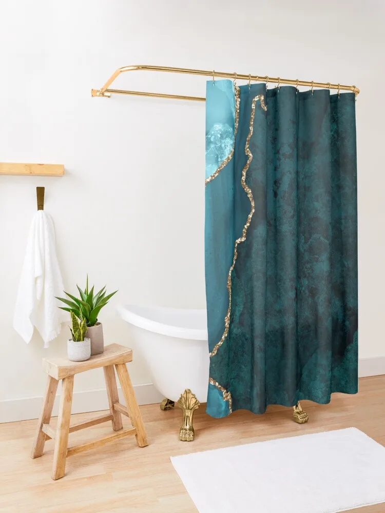 Акварельный агат бирюзово-зеленого и бирюзового цвета с блестящими венами