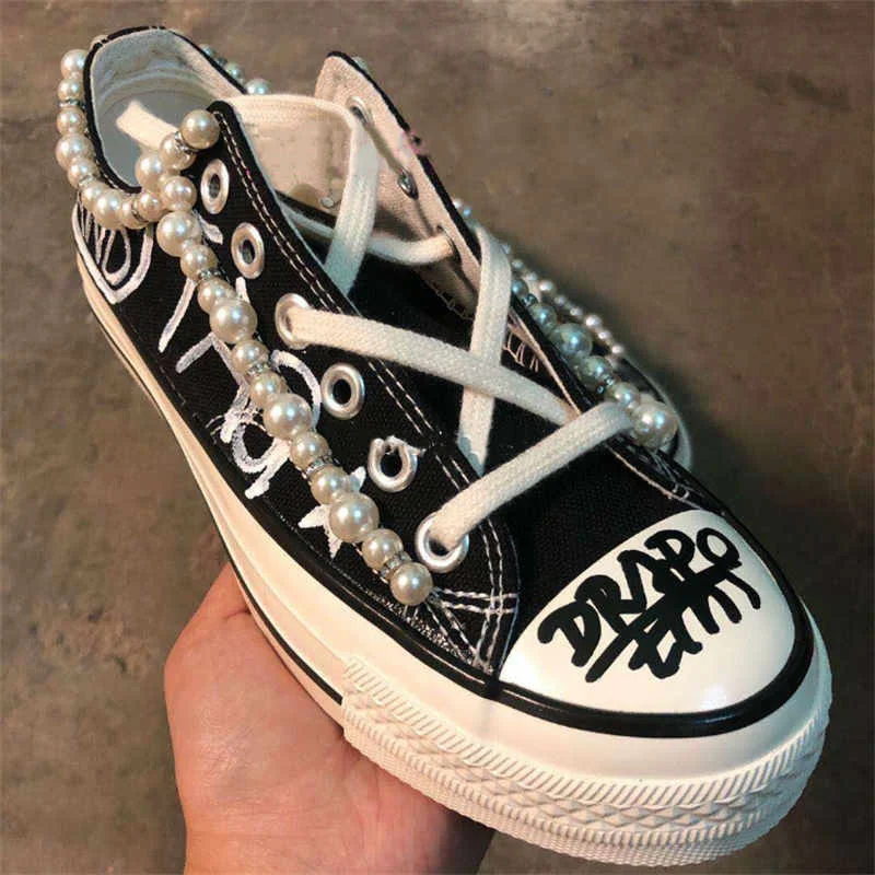 

Women's low canvas shoes, hand graffiti, pearls, new series