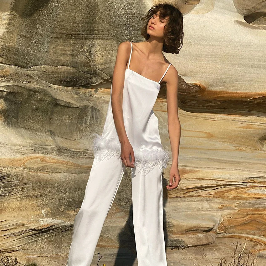 

Пижамы женские черные костюмы на бретельках с белыми брюками-спагетти костюм с шикарными брюками Hiloc 2022 одежда для сна наборы с перьями дома...