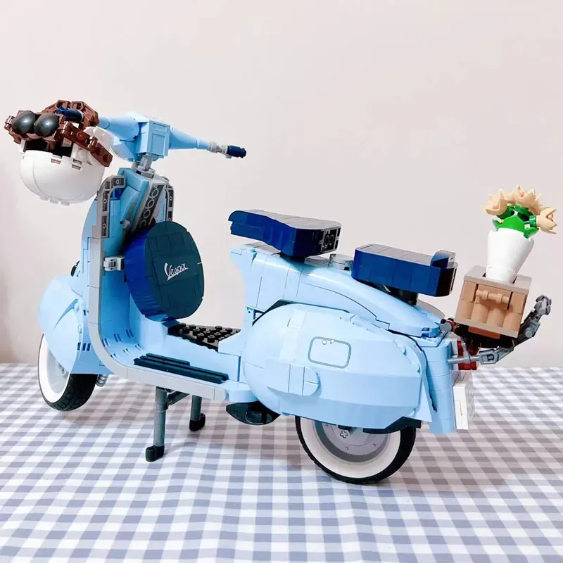 

Roman Holida Vespa 125 Technical 10298 Famous Motorcycle City Moto Assembled Building Blocks Brick Model Toy for Kids Gift