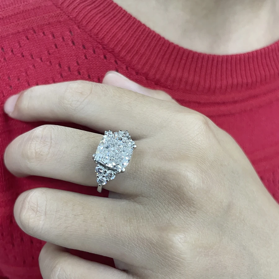 Рисунок 5 - Кольцо обручальное с белым бриллиантом