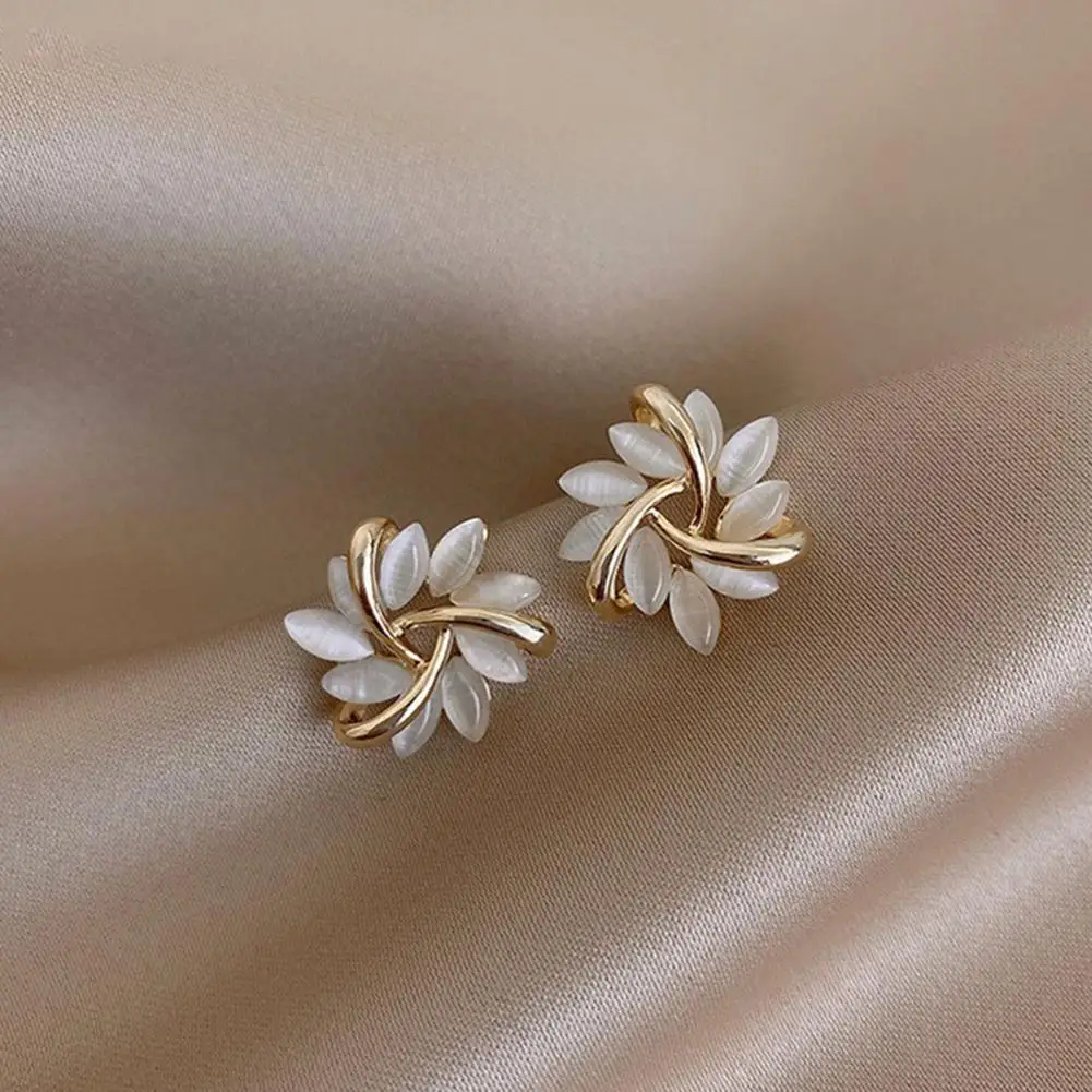 

1 Pair Petal Circle Flower Shape Women Earrings Alloy Geometric Round Stud Earrings Jewelry Accessory