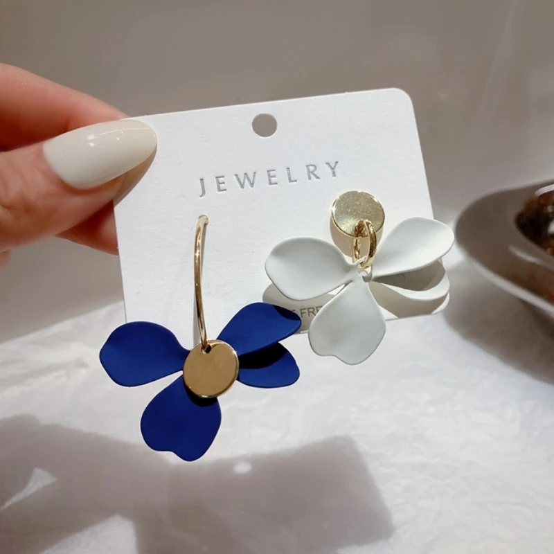 

New Asymmetrical Flower Dangle Earrings for Women Exaggerated Klein Blue White Floral Drop Earrings Korean Fashion Ear Jewelry