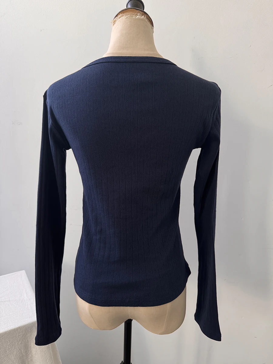 Женская футболка с длинными рукавами и люверсами