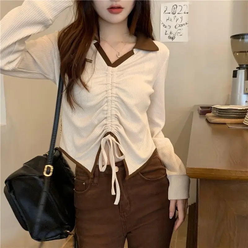 Женская трикотажная футболка с V-образным вырезом в стиле 90-х