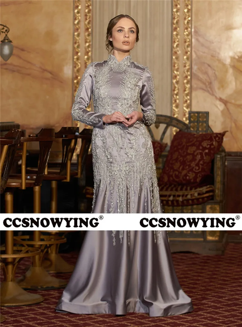 

Серебряные атласные вечерние платья-русалки с длинным рукавом и высоким воротом