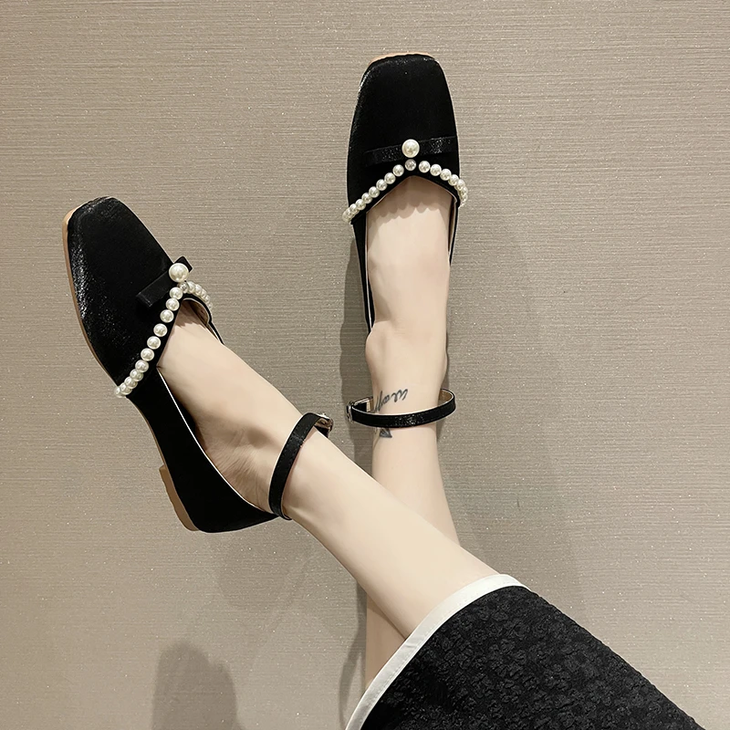 Женские свадебные туфли на низком каблуке толстом с кристаллами и жемчугом