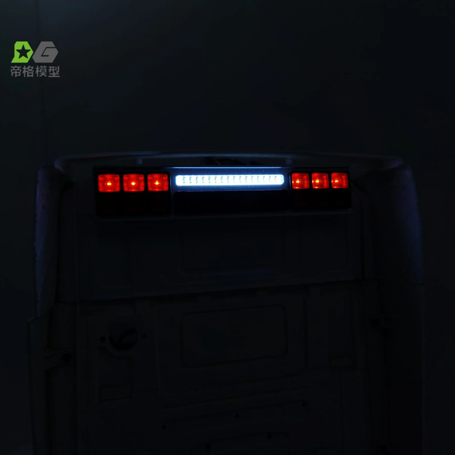 Фото Металлическая задняя световая панель с LED-подсветкой для радиоуправляемых моделей грузовиков Tamiya 1/14, тягачей Scania R620 R730, Benz Actros, Volvo TGX. Запчасти. №3