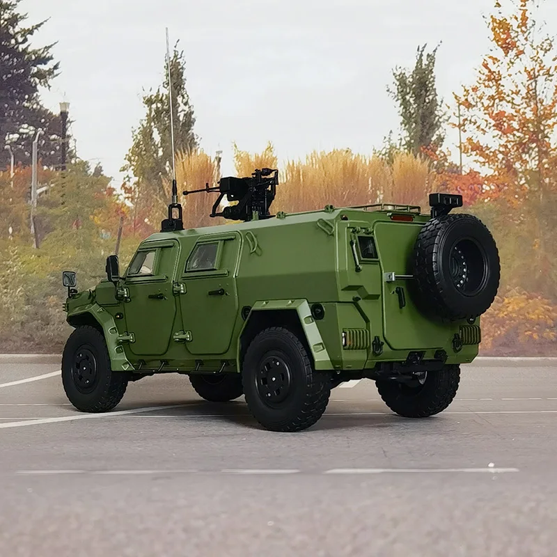 Оригинальная домашняя модель автомобиля CSK181 Dongfeng Warriors три поколения 1:18 из сплава