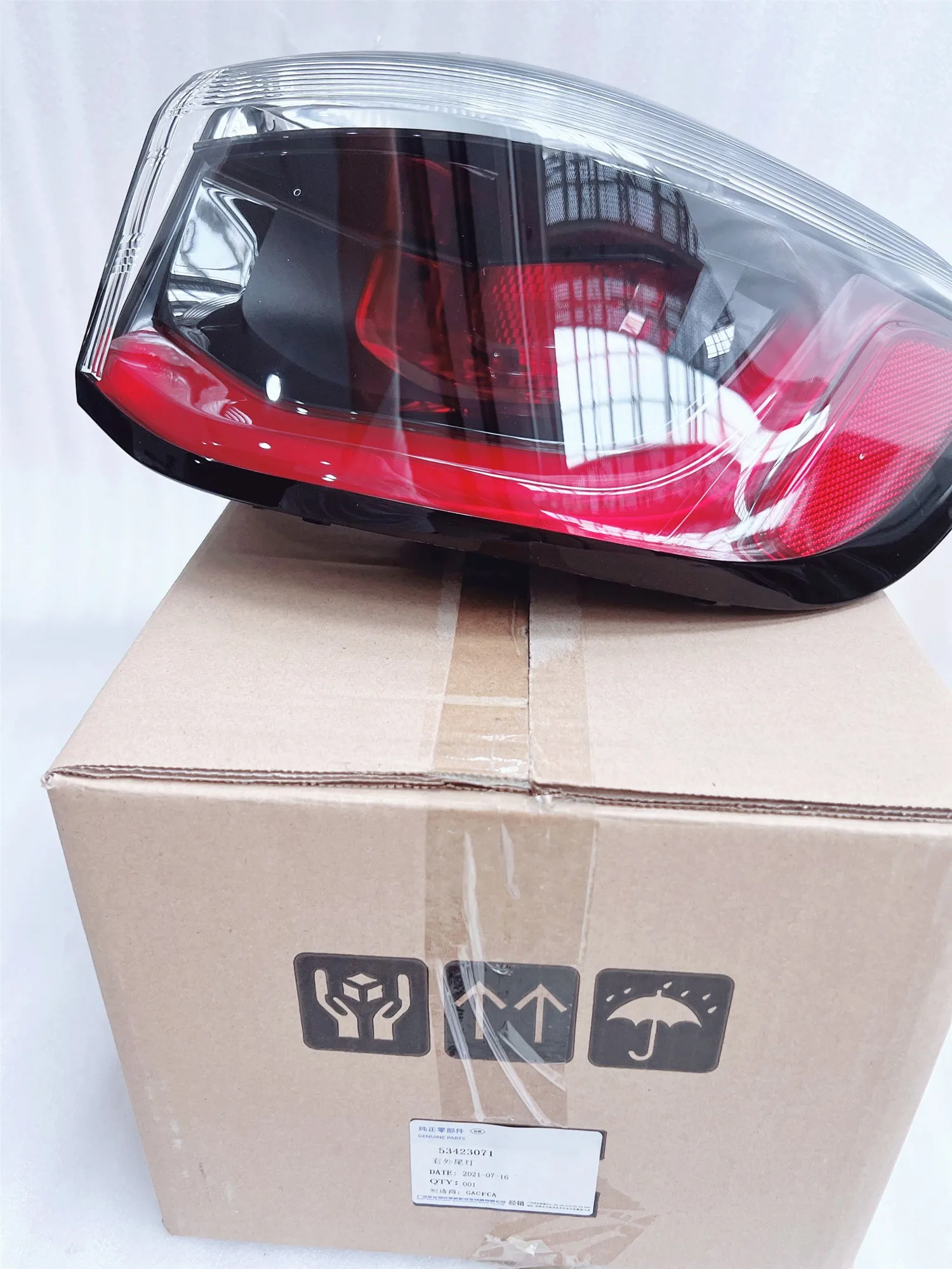 Оригинальный задний габаритный фонарь (на корпусе) для Jeep Guide M6 Compass MP 55112682AB 53423071