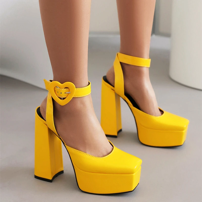 Сексуальные сандалии на платформе женская летняя обувь 2023 модные черно-белые