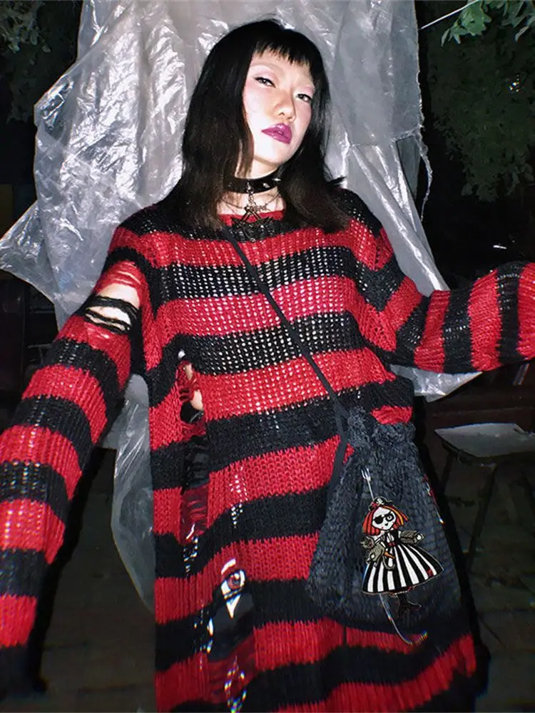 Женская трикотажная футболка в полоску с вырезами готическом стиле - купить по