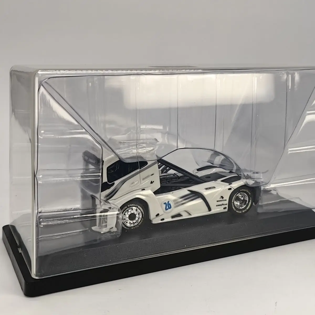 Фото 1:64, гоночный грузовик IRON KNIGHT Volvo, статическая миниатюрная модель моделирования автомобиля из смолы, коллекционное украшение для взрослых. №3