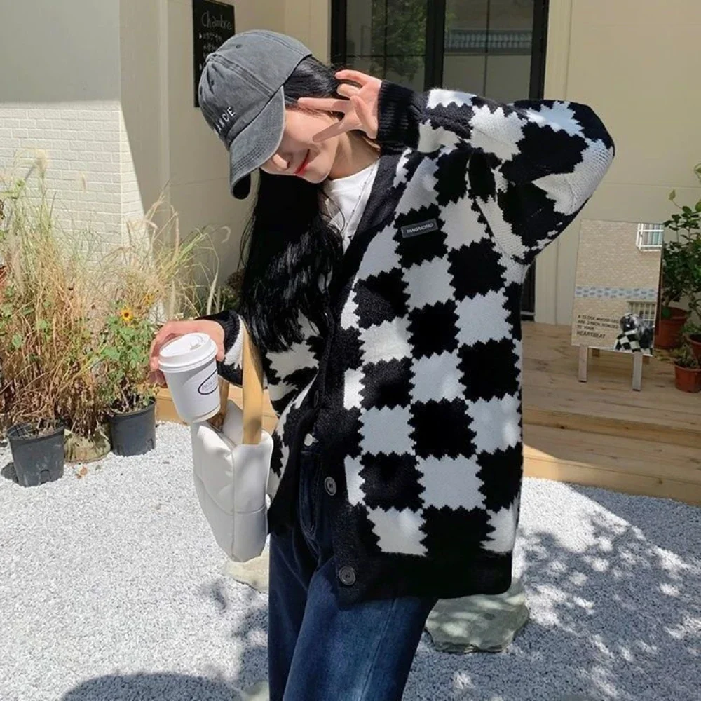 Женский трикотажный кардиган в клетку зеленый свитер с V-образным вырезом