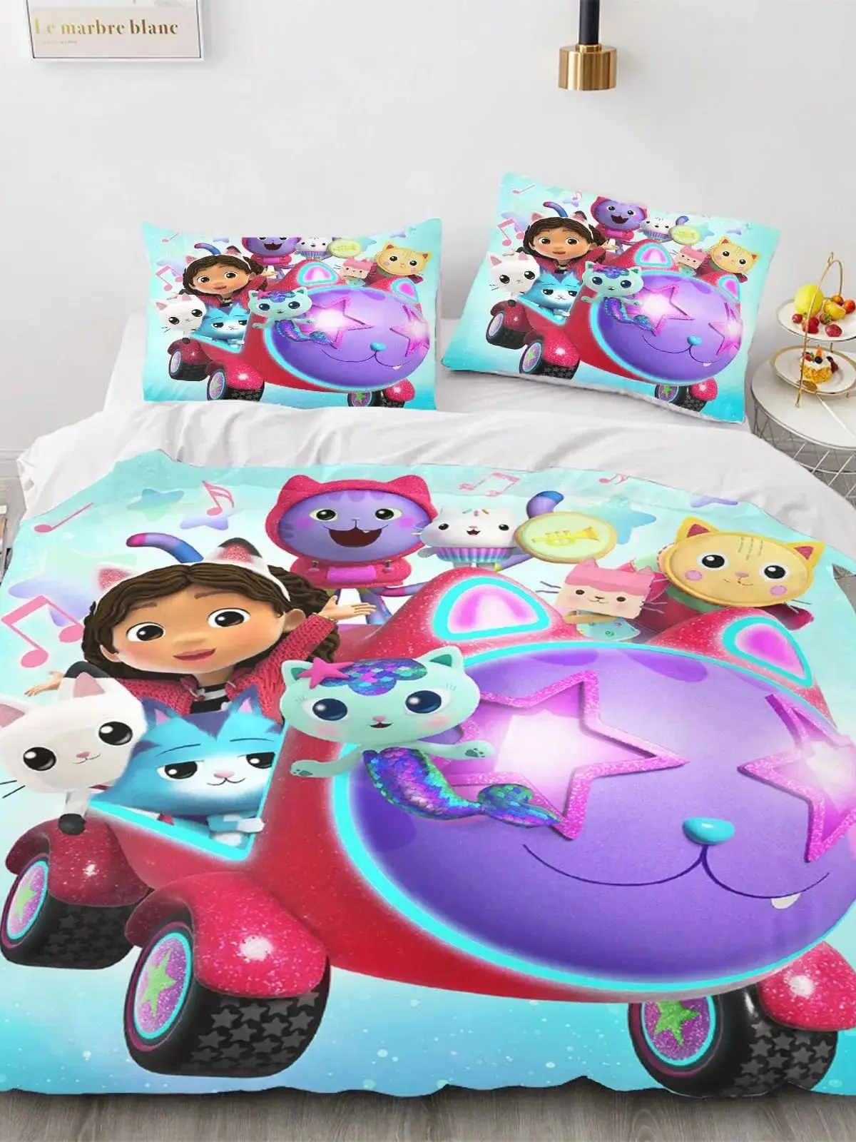 Комплект постельного белья 2026 Cool Kpop Gabbys Dollhouse: односпальный, двуспальный, королевский размер, для взрослых и детей, для спальни, с пододеяльником, в стиле аниме (art.: 3920d8cd613fc) - 3920d8cd613fc